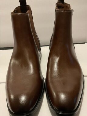 NWT - Abound Men's Classic Slip-On Brown Chelsea Boots, Sz 9.5M